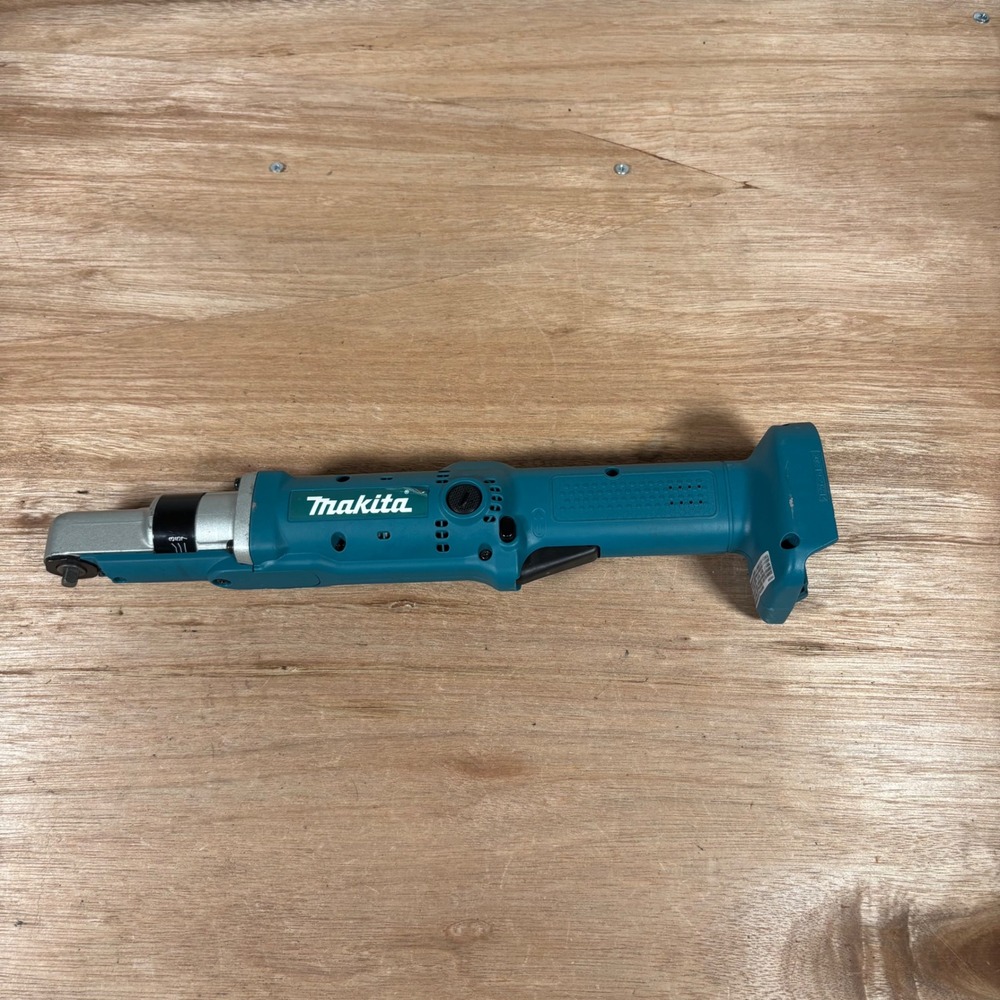 Makita BFL082F 14.4V Cordless Angle Nutrunner 2-8Nm 3/8 Drive Tool Only